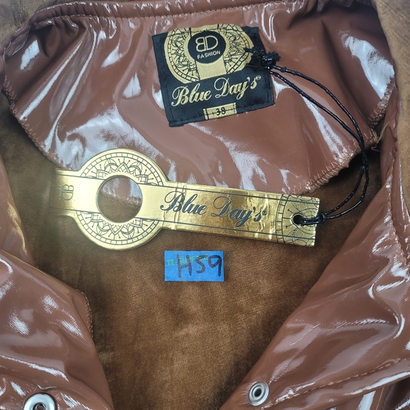 NWT water resistant adjustable faux suede poncho - Picture 6 of 7